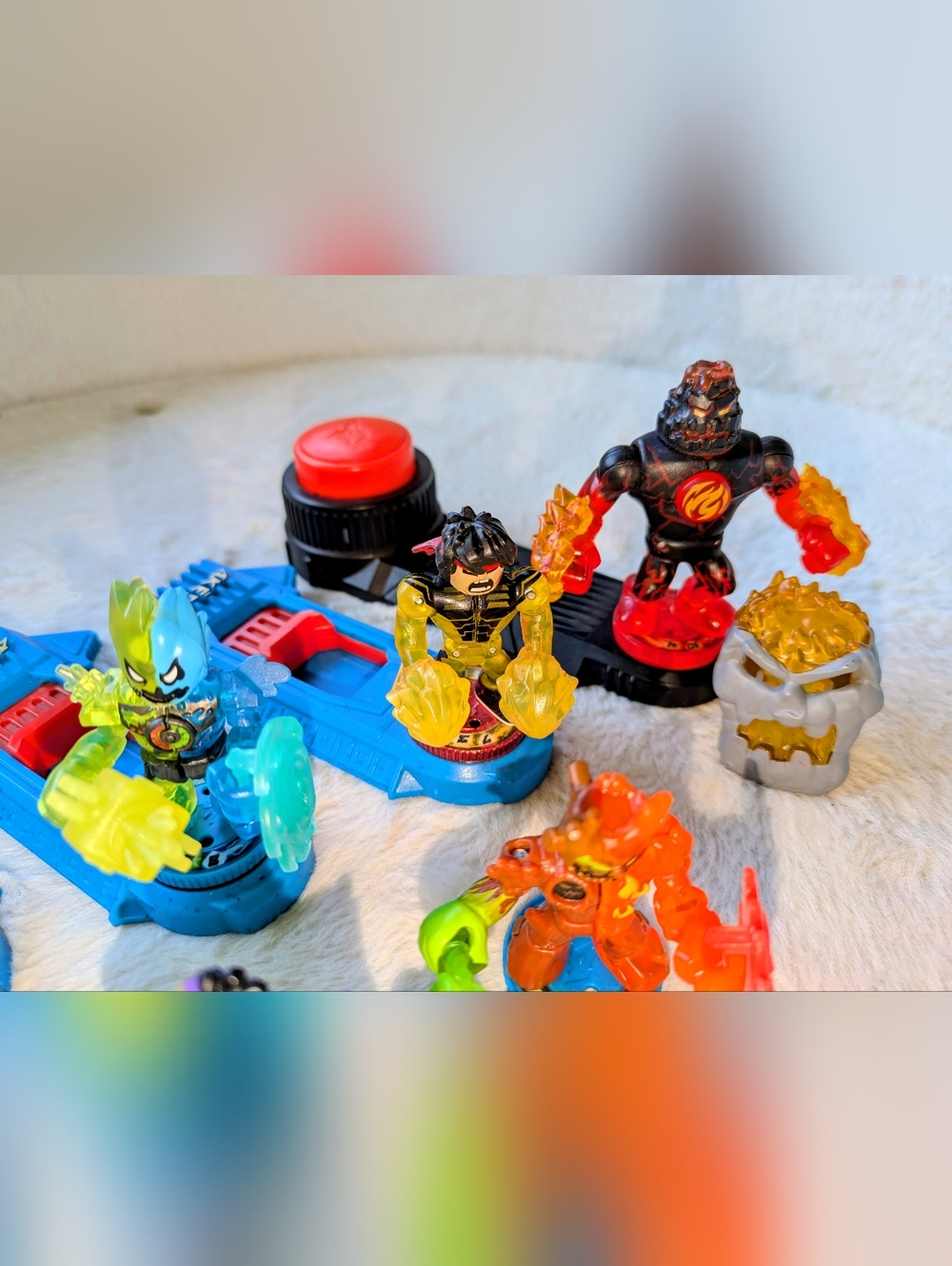 Lot of 6 Akedo Warrior Toys and Accessories - Picture 3 of 4